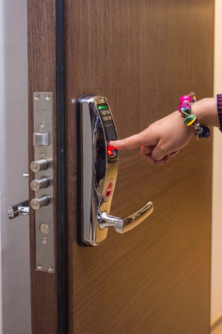 Smart Locks for Cleaners, Pool Guys & Landscapers: Snowbird Access Without Key Chaos